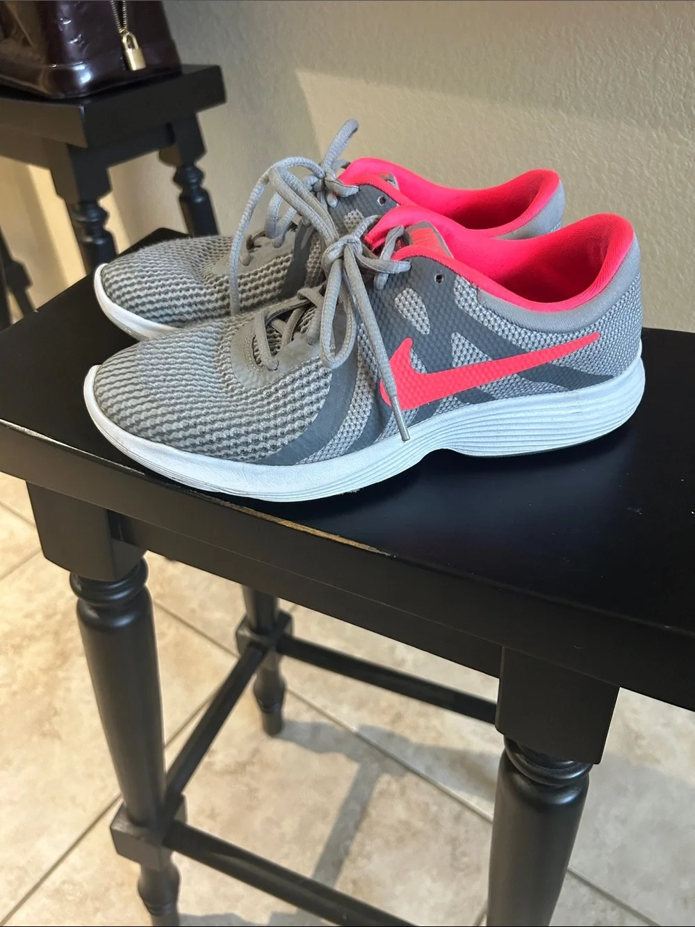Kids Nike Grey and Pink Athletic Sneakers 6.5y/7.5w